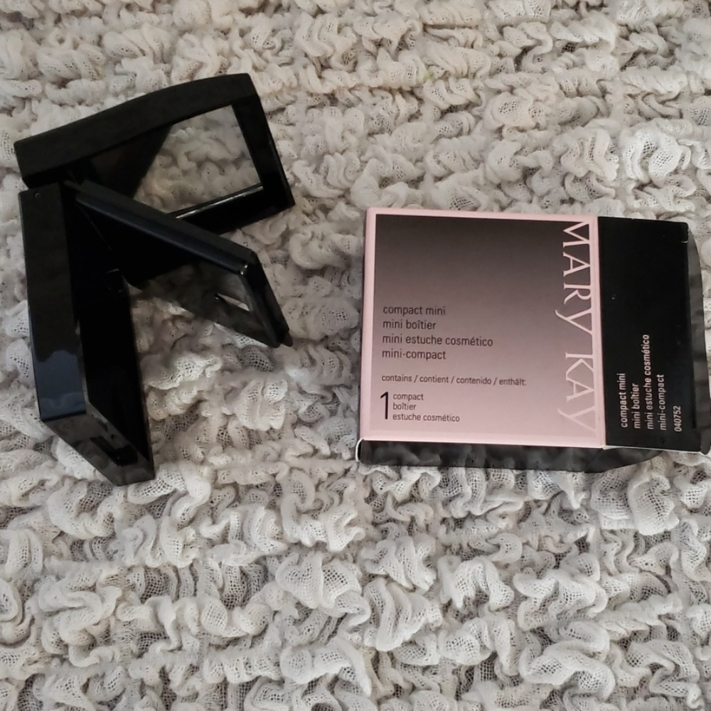 Mary Kay mini compact